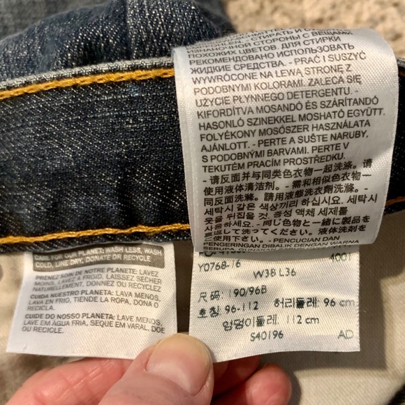 Men’s Red Tag | Levi  559 Distressed Jean 36Wx 38L - Picture 7 of 7